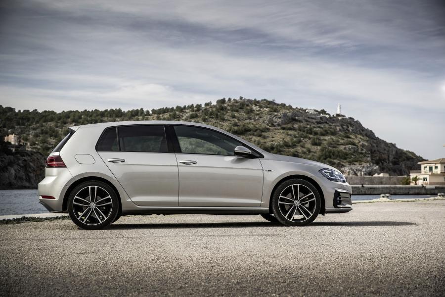  Volkswagen Golf GTD 5-Door 2017 года  (WW) (фото 9 из 58)